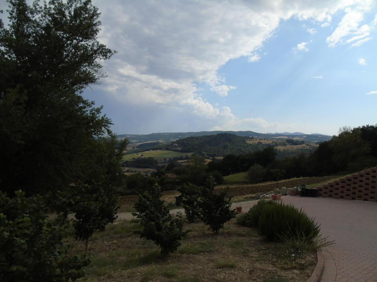 Agriturismo Camera Rosa トーディ エクステリア 写真