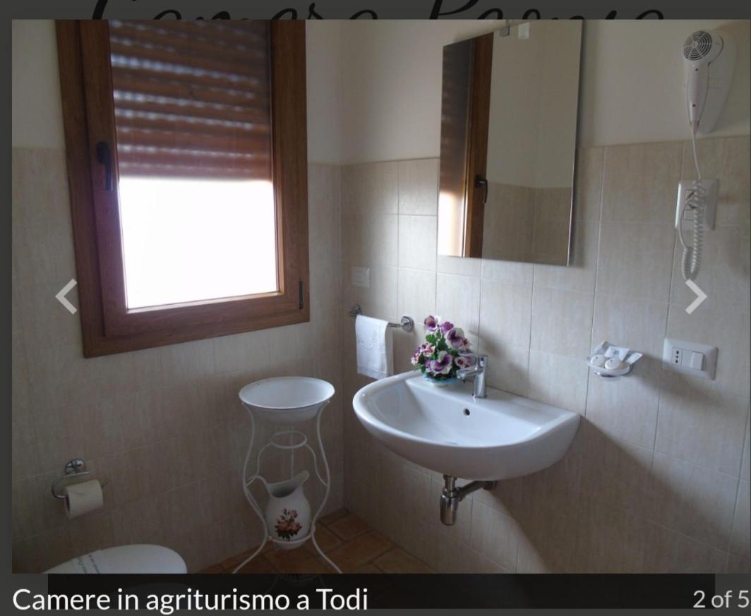 Agriturismo Camera Rosa トーディ エクステリア 写真