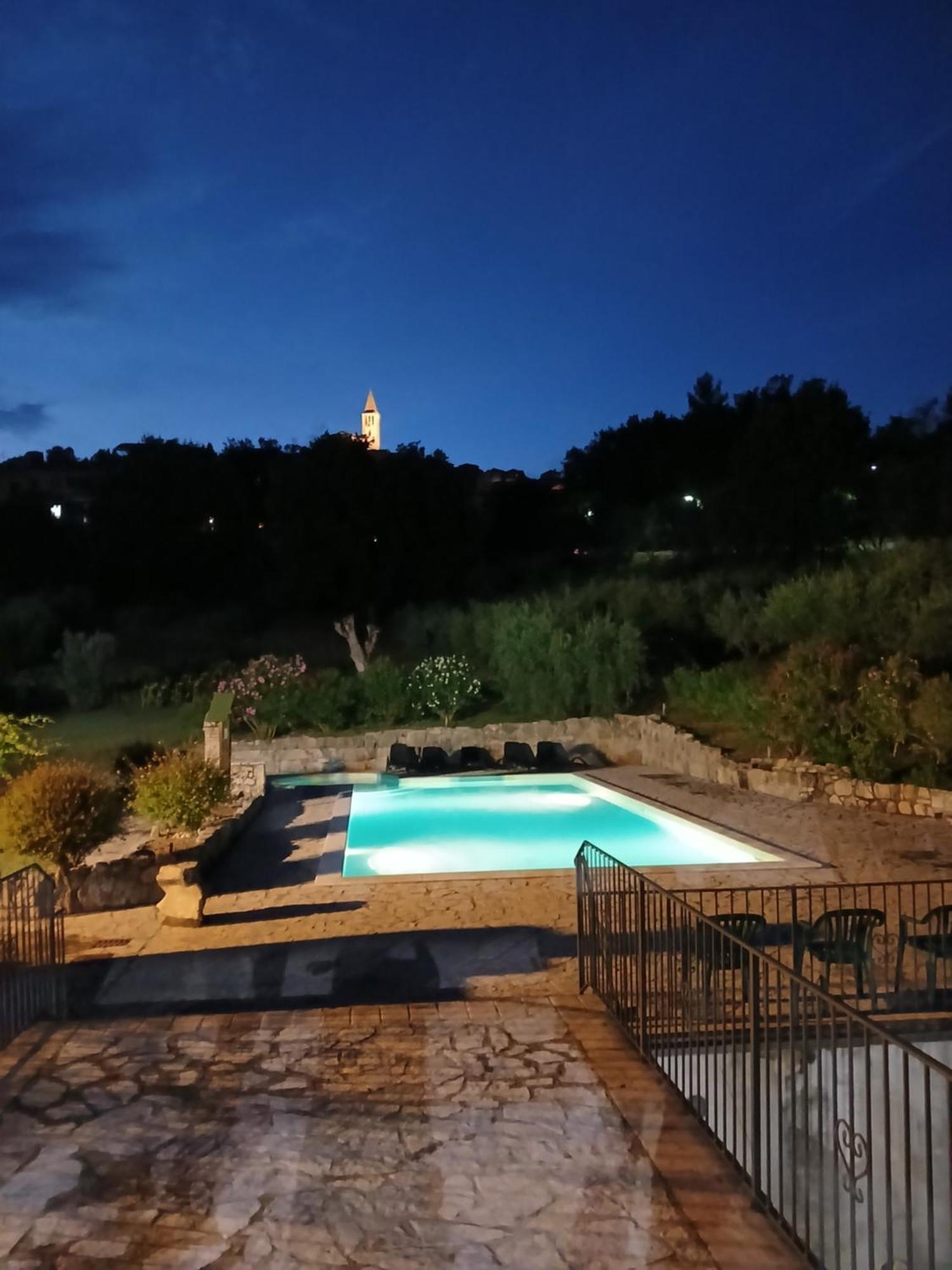 Agriturismo Camera Rosa トーディ エクステリア 写真